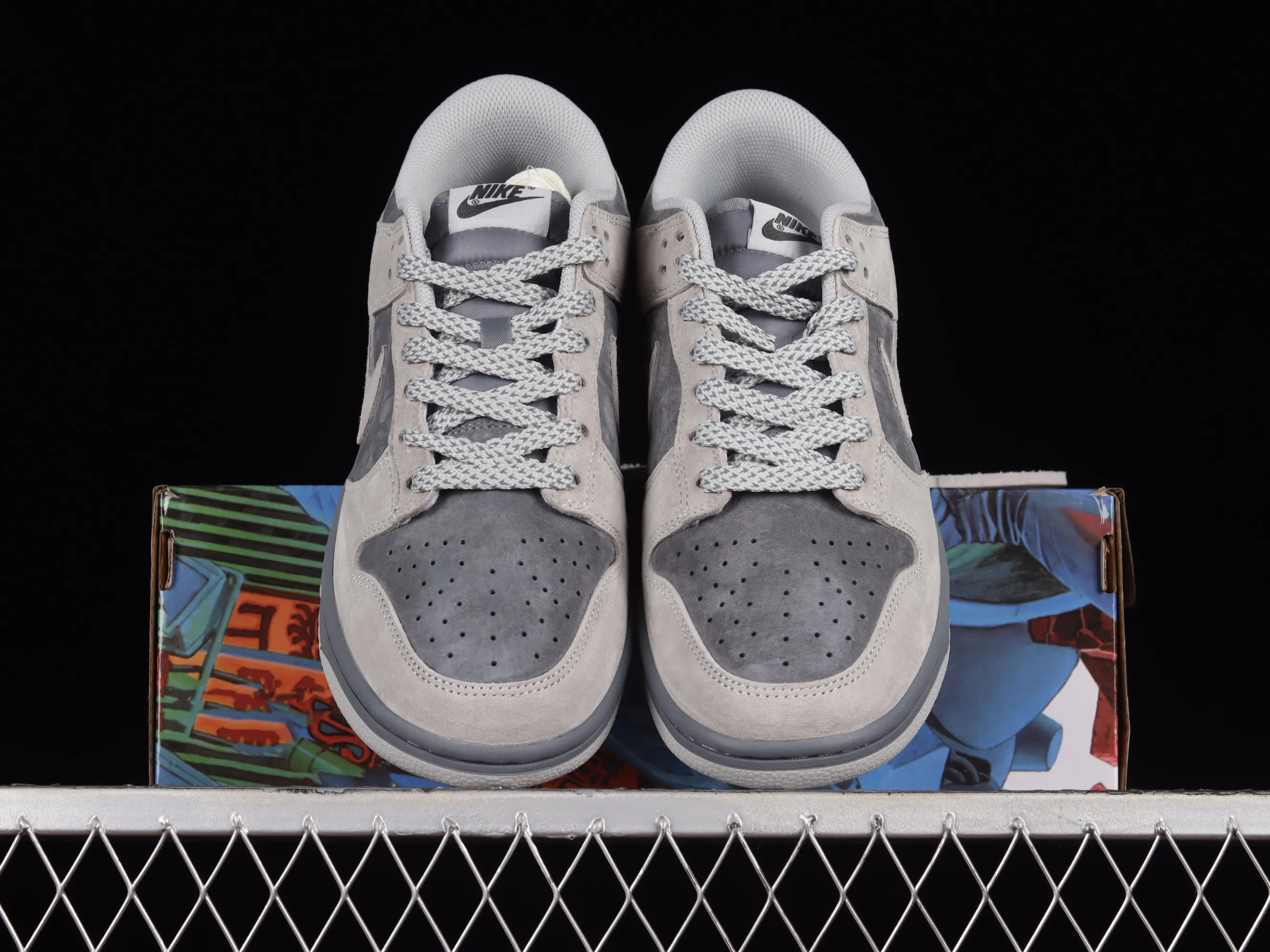 All Categories Nk SB Dunk Series Nk SB Dunk Low Low-top sneakers Otomo Katsuhiro x Nk SB Dunk Low "Steamboy OST" Creative customization collaboration Otomo Katsuhiro co-branded SB low-top sports and leisure sneakers DD3699-003